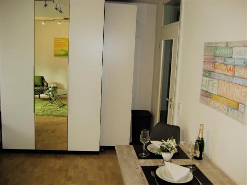 Hochwertiges Apartment im Grünen, zentral gelegen, ruhig, Balkon