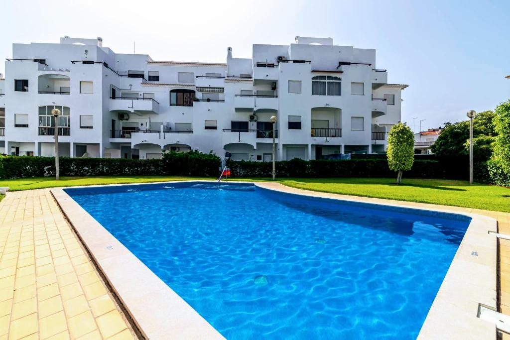 Holiday 1 Bed Apartment with pool in Albufeira Rua Camilo Castelo Branco Lote 52, 8200-161 Albufeira