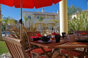 Holiday @ Poolside