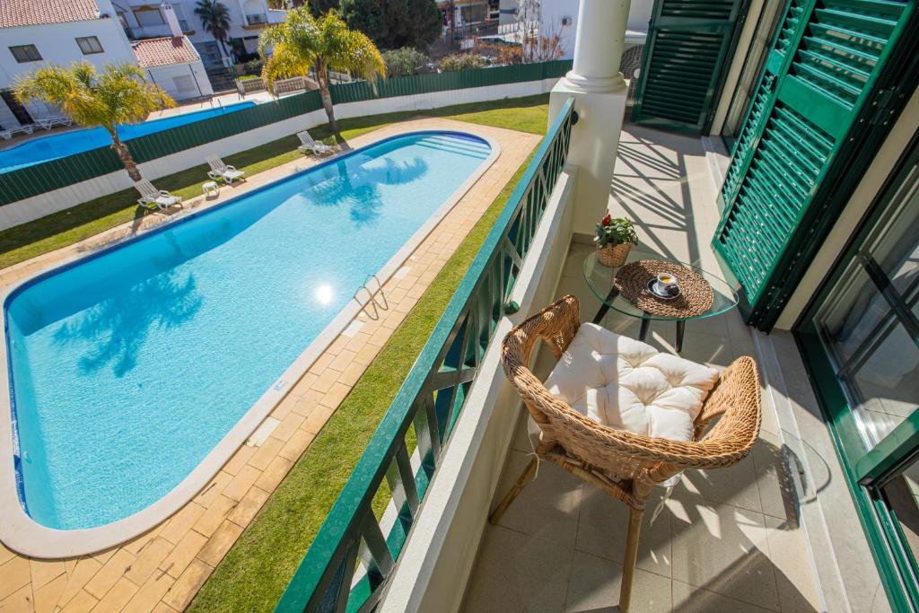 Holiday Albufeira Rua Mouzinho de Albuquerque, Ed. São Francisco, Fração U, 8200-356 Albufeira