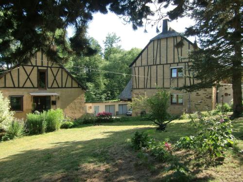 Holiday flat near Kaifenheim with private garden