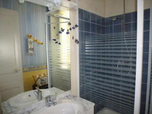 Holiday flat with sea and garden view, just 400m from the beach in Port-Blanc