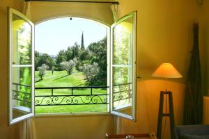 Holiday flats at Domaine de Saint-Endréol with golf, SPA and pool