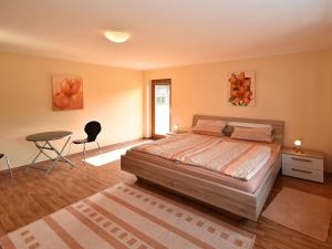 Holiday home on the first floor with private entrance and large garden