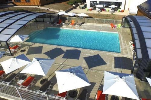 Holiday resort Les Châteaux de la Loire Amboise - FBL04007-IYC