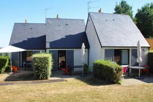 Holiday resort Les Châteaux de la Loire Amboise - FBL04007-IYC