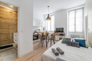 HOME: Les richesses de Marseille à vos pieds!