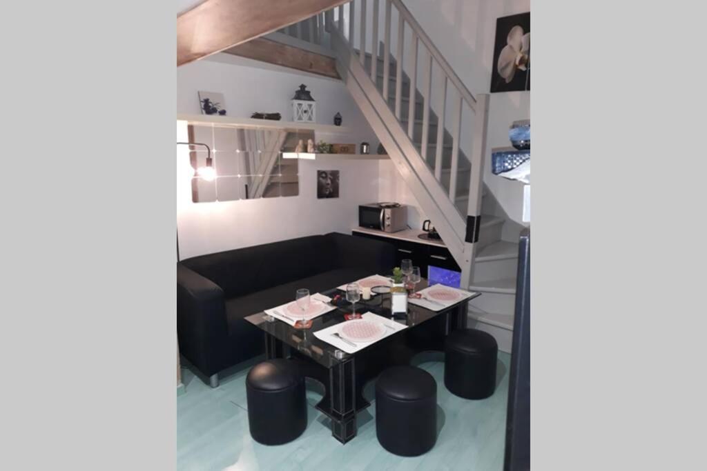 Appartement Home Zen - F1 en duplex 31 Rue de la Bretonnerie 95300 Pontoise