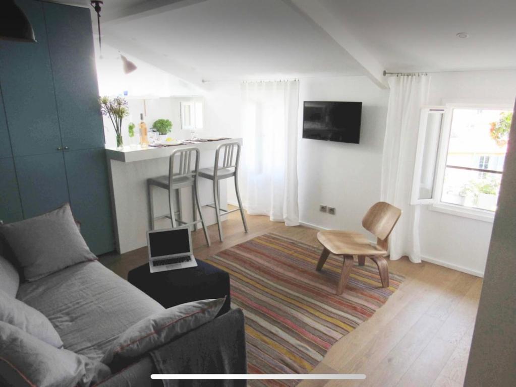 Appartement Homelivia, Lovely One bedroom flat Place GARIBALDI et PORT 6eme étage 5 Rue Cassini 06300 Nice