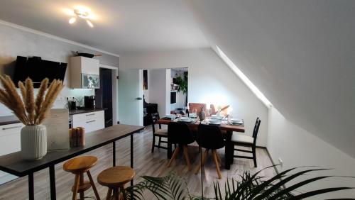 HOMELY STAY in a MODERN GREEN DREAM