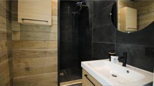 HOMEY COZY - New / Centre / Balcon privé / Proche Geneve