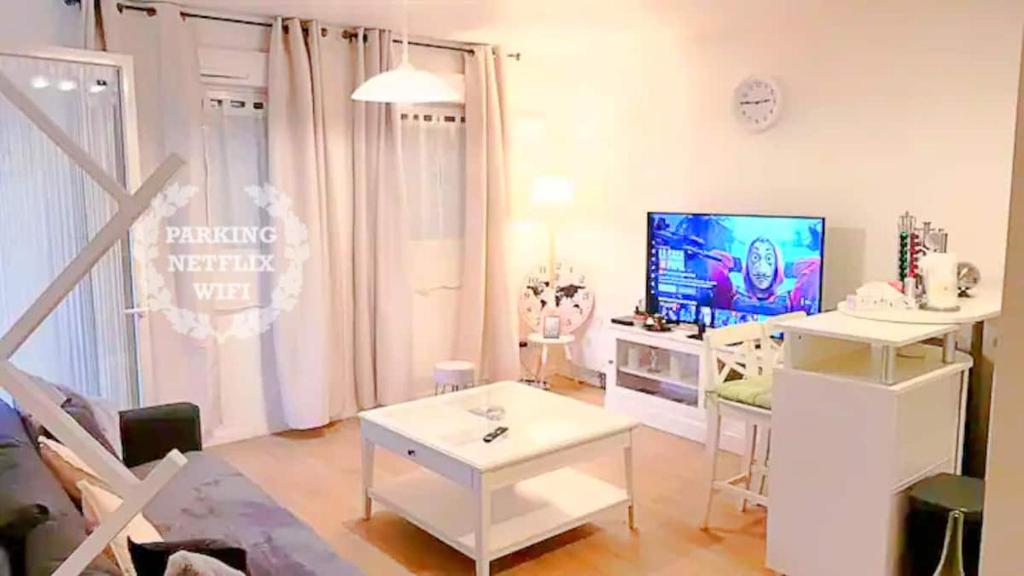 HOMEY SOLANGE - New / Parking gratuit / Petit prix / Espaces verts et Barbecue