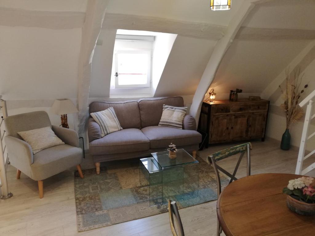 Appartement Honfleur-loft avec parking privé 2e et 3e étages 33 Rue du Puits 14600 Honfleur