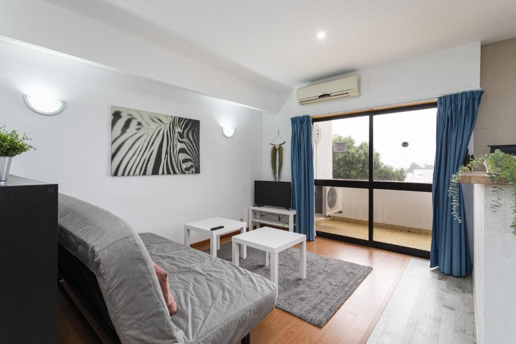 Hopstays Albufeira Olympics - apartment in Janelas do Mar Rua da Correeira, LT 216 - B, 8200-112 Albufeira