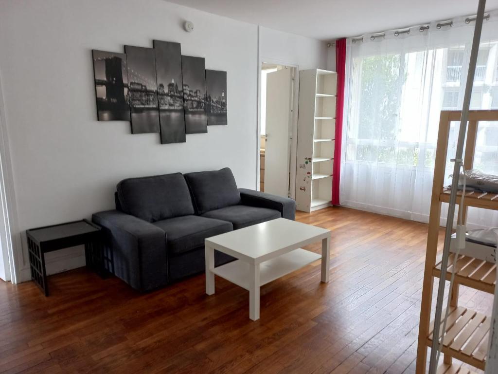 Hôtel Charonne 29 Rue Vitruve, 75020 Paris