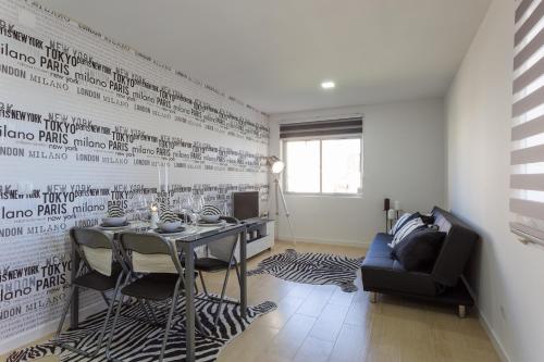 House Black & White
