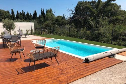 House With Piscine At The Gates Of Avignon