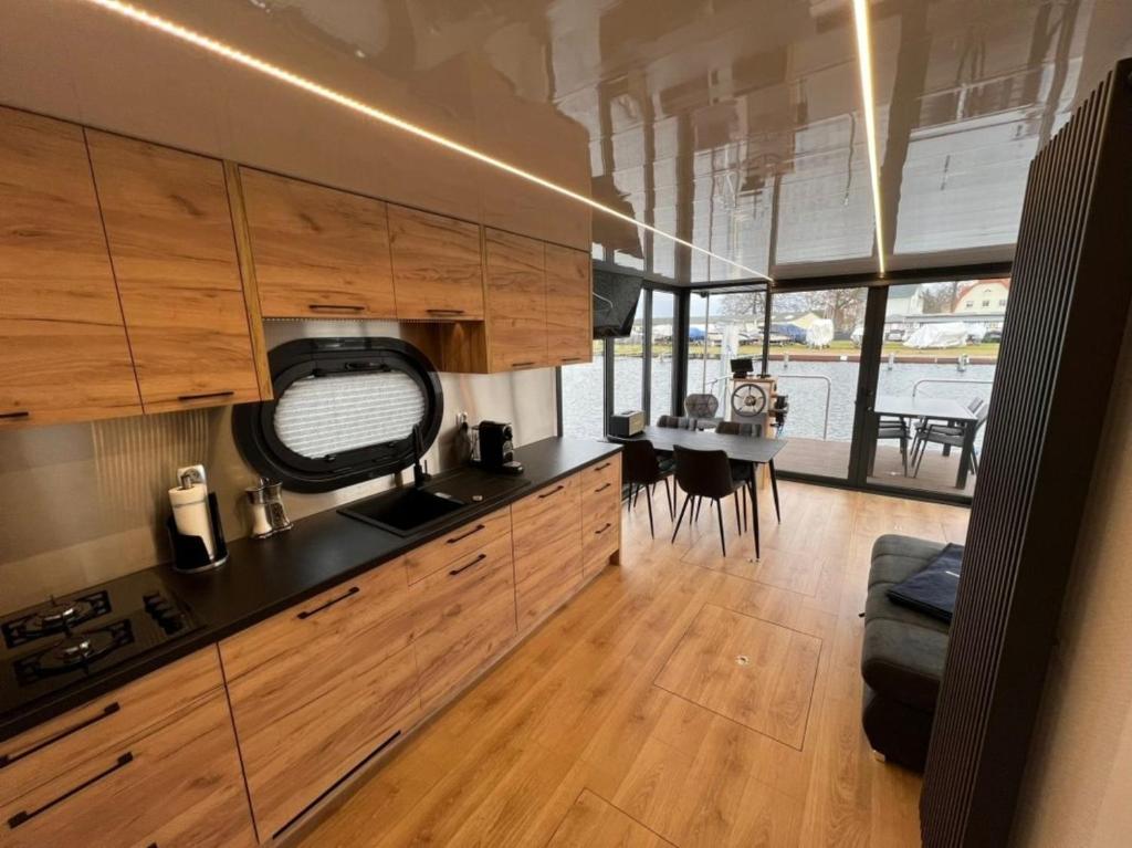Houseboat One Hausboot Campi 400 Adlergestell 757, 12527 Berlin