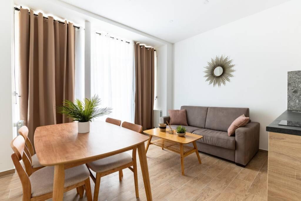 Appartement HSH Cosy Apartment Gare Saint Lazare 8 Rue de Stockholm 75008 Paris