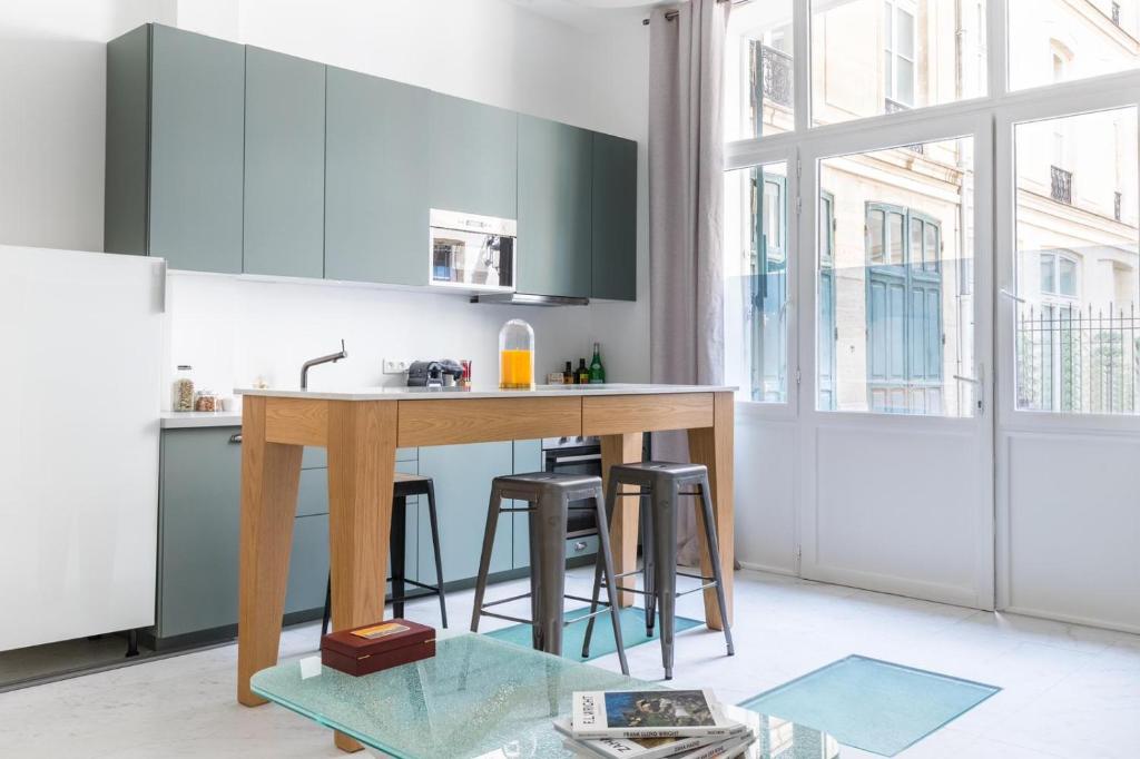 HSH Luxueux Appartement Lincoln Champs Elysées 8 Rue Lincoln, 75008 Paris