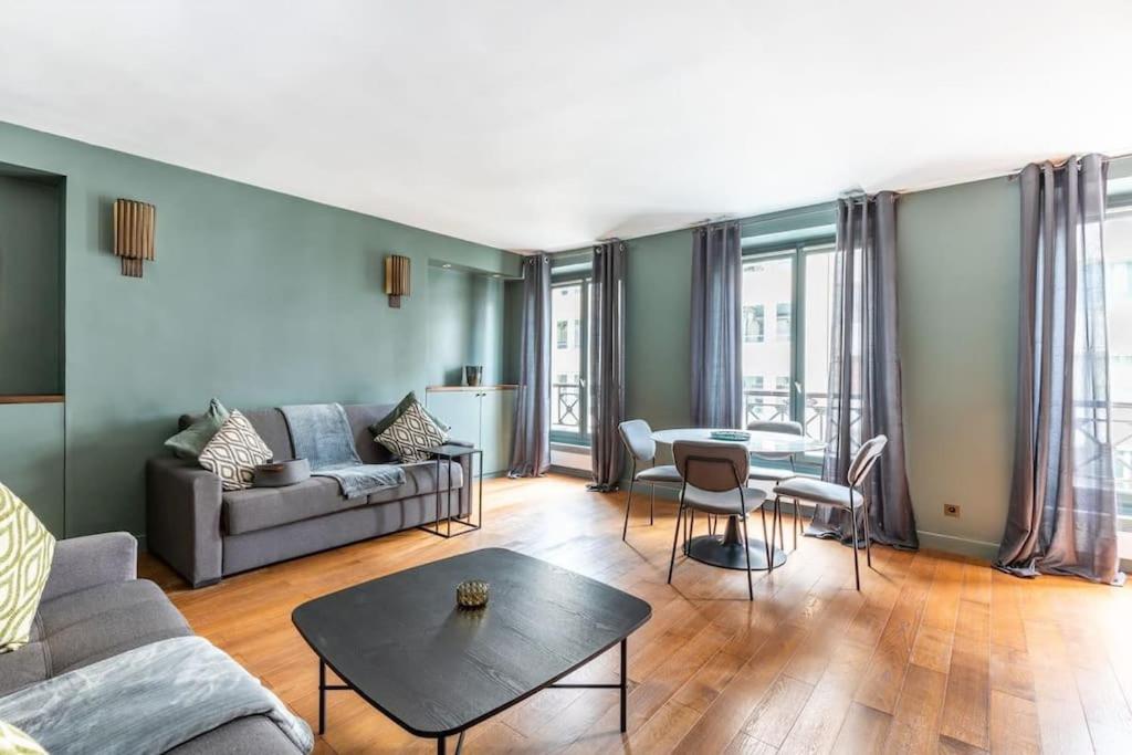 HSH Luxueux Appartement Saint Honoré Champs Elysées 184 Rue du Faubourg Saint-Honoré, 75008 Paris