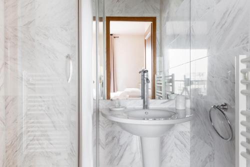 HSH Luxury Apartment Montaigne Francois 1er