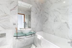 HSH Luxury Apartment Montaigne Francois 1er