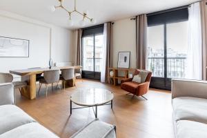 HSH Luxury Apartment Montaigne Francois 1er