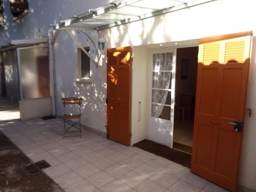 Appartement Hyères, 2 pièces, 4 personnes - FR-1-335-55 Hyères france