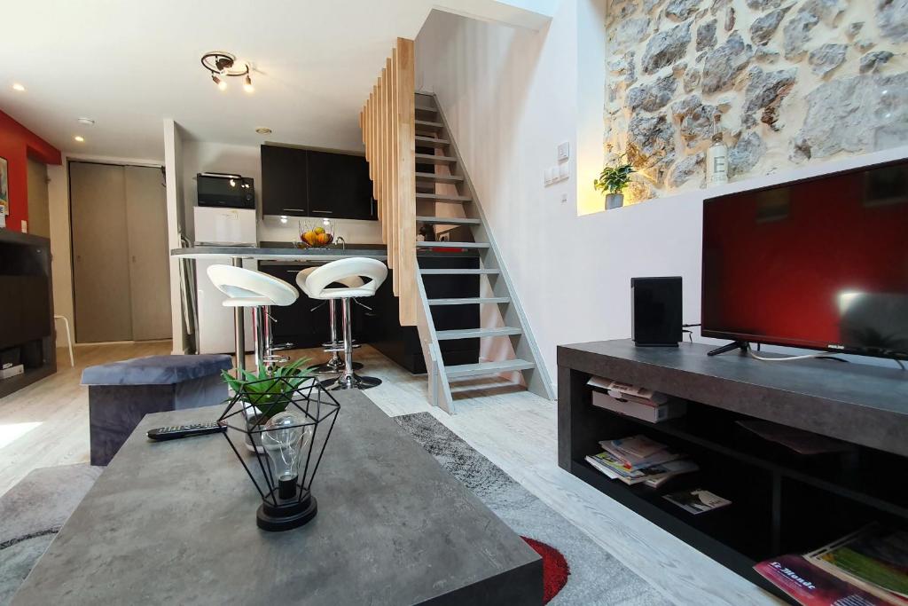 Appartement Hyper center, air-conditioned, for 4A lot of charm and character #C3 24 Rue de la Poste 38000 Grenoble