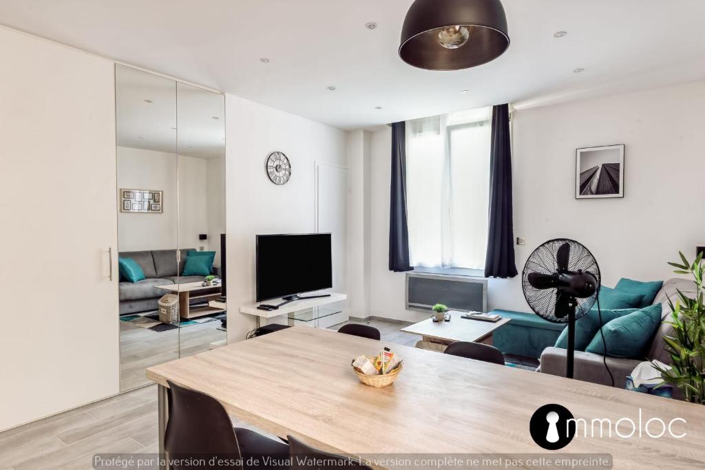 Hyper central studio 2 minutes walk from \ 21 rue alberti, 06000 Nice