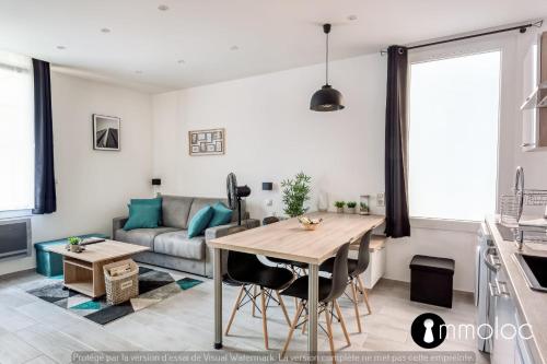Hyper central studio 2 minutes walk from \