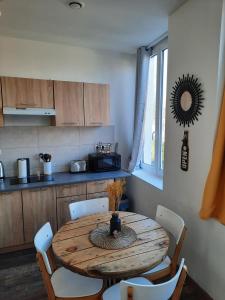 Appartement Hyper centre, Wifi, proche gare 1er étage 19B Rue des Porchelets 59300 Valenciennes Nord-Pas-de-Calais