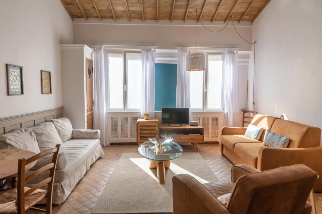 HYPERCENTRE 10 MIN DE LA GARE D'AVIGNON - Appartement charmant et lumineux 37 Place de la Principale, 84000 Avignon