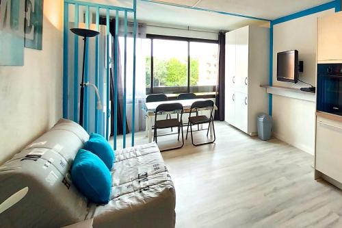 HYPERCENTRE 27 m avec WIFI et PISCINE partagée