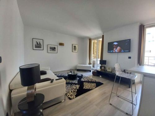 APPARTEMENT HYPERCENTRE MODERNE 2 CHAMBRES Cannes france