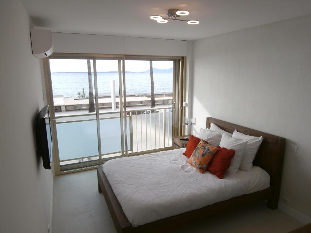 Appartement Iberia Beach Front Sea Residence Iberia 47 boulevard Charles Guillaumont 06160 Juan-les-Pins