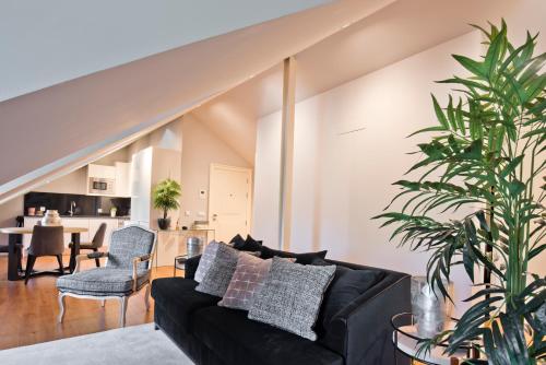 Iconic & Elegant Design 2 bedroom Apt By FS