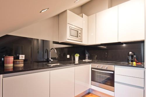 Iconic & Elegant Design 2 bedroom Apt By FS