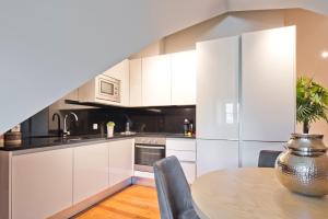 Iconic & Elegant Design 2 bedroom Apt By FS