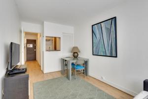 ID 326 Batignolles/ rue Saussure - Paris XVII°