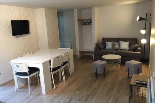IDEAL-à 1 mn Plage/sillon -jardin privé- 1/6 pers