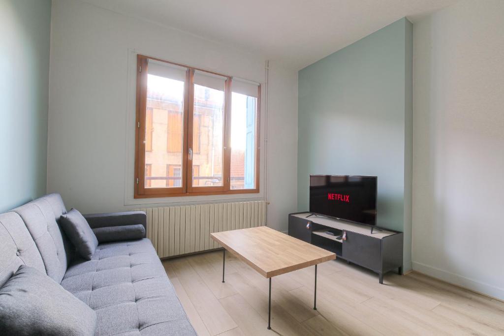 Appartement Idéal déplacement pro avec WIFI très haut débit 56 Rue Royet 42000 Saint-Étienne