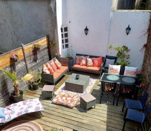 IDÉAL- En plein milieu du PORT de ST GOUSTAN à AURAY- Grand T2 - 50M2 -Belle Terrasse
