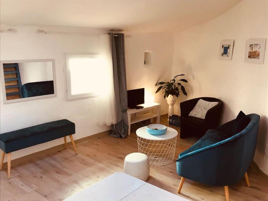 Appartement IERO petit cocon en plein cœur du centre historique de Hyeres 6 Rue Garrel 83400 Hyères