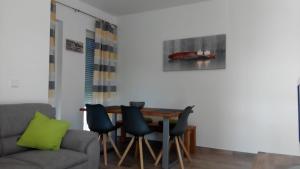 Im Hirzenbruch 1
