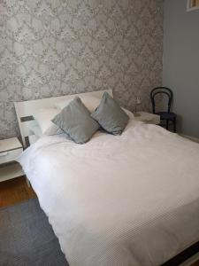 Immaculate 2 Bedroom Apartment - sleeps 4