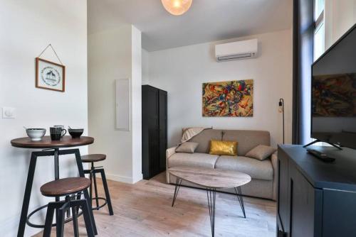 Immeuble Paul Doumer (7)- Very nice studio refurbi