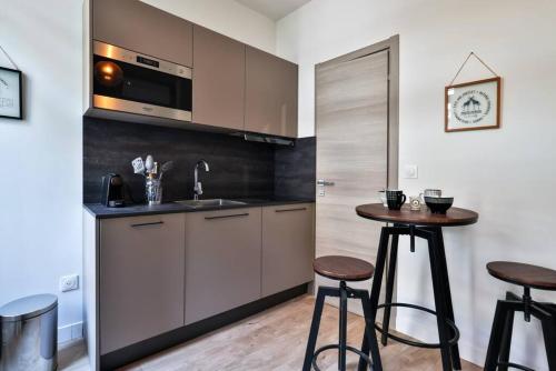 Immeuble Paul Doumer (7)- Very nice studio refurbi