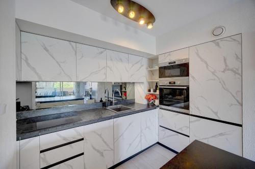 IMMOGROOM - 2 BR- Bright - Terrace - Wifi - Air conditioning